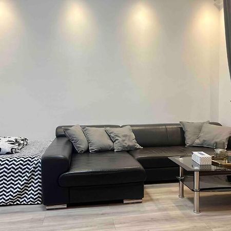 Modern Flat In Central Прага Экстерьер фото